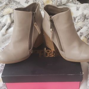 Chunky heel bootie
